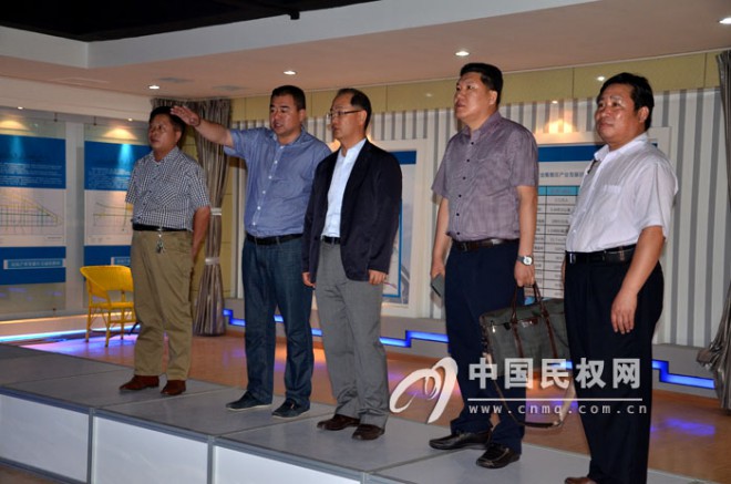 韩国电子商会驻中国代表处负责人考察人和镇工业园区