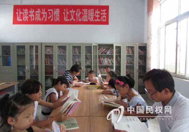 双塔乡农家书屋：暑假中小学生好去处