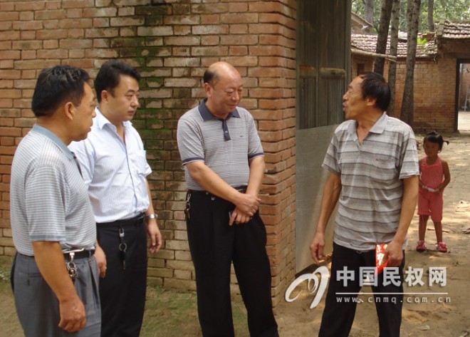 县领导张瑞俭“八一”前夕看望慰问复员老战士