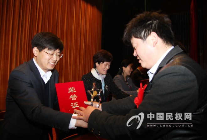 我县召开青少年工作表彰会