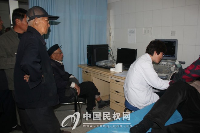 县老干部局对全县离休老干部进行健康体检