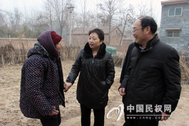 县领导节前慰问贫困户